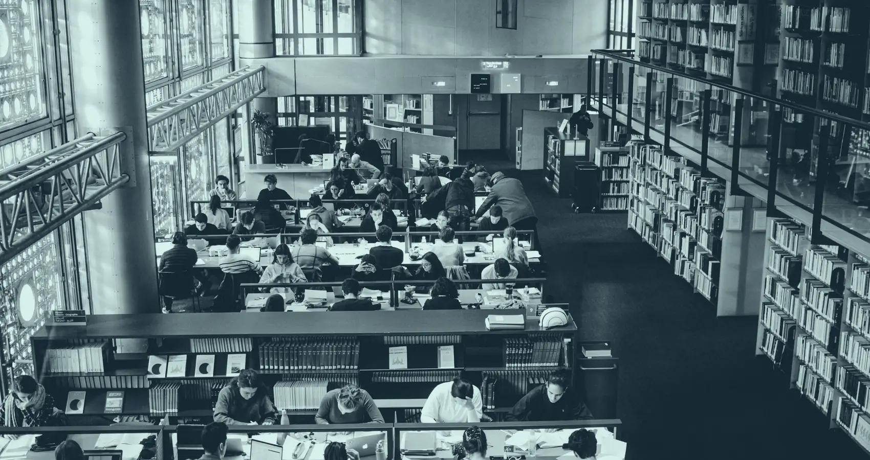 Sala de lectura de una biblioteca universitaria
